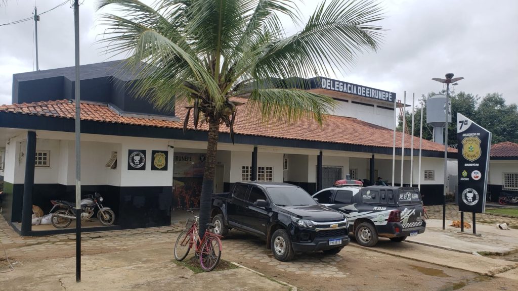 Ação conjunta entre PC-AM, PMAM e GCM resulta na prisão de cinco pessoas em flagrante por tráfico de drogas em Eirunepé – Polícia Civil do AM Ação conjunta entre PC-AM, PMAM e GCM resulta na prisão de cinco pessoas em flagrante por tráfico de drogas em Eirunepé – Polícia Civil do AM