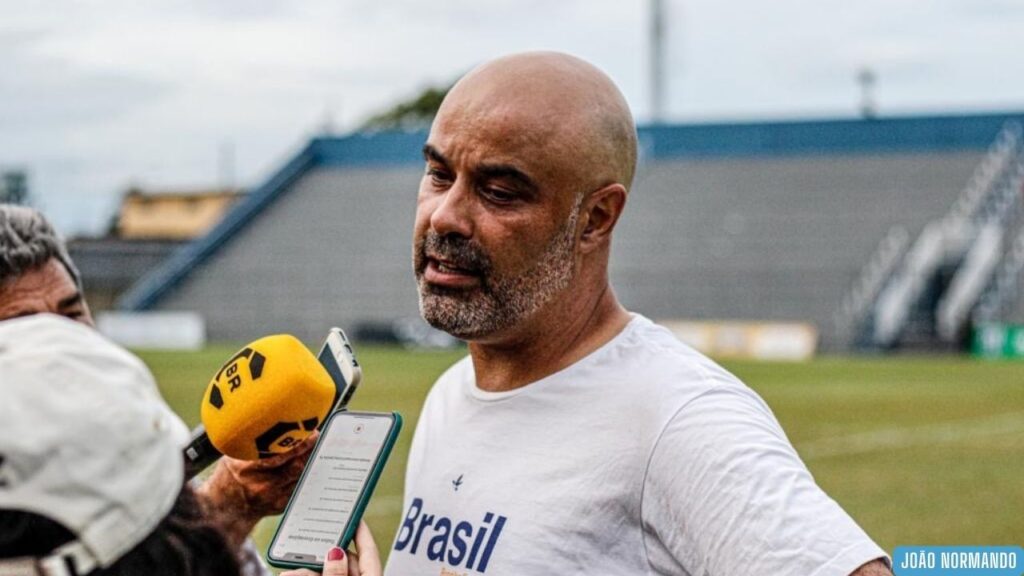 Amazonas FC oficializa técnico Cristian de Souza para a sequência da temporada Amazonas FC oficializa técnico Cristian de Souza para a sequência da temporada