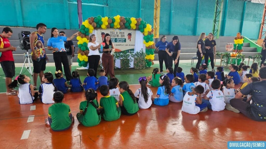 Alunos da educação infantil da prefeitura participam de jogos indígenas e vivenciam tradições na zona Oeste de Manaus