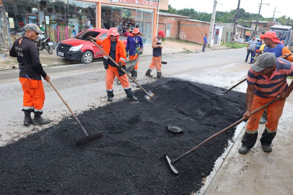 PMM realiza serviço de manutenção asfáltica na avenida 7 de Maio PMM realiza serviço de manutenção asfáltica na avenida 7 de Maio