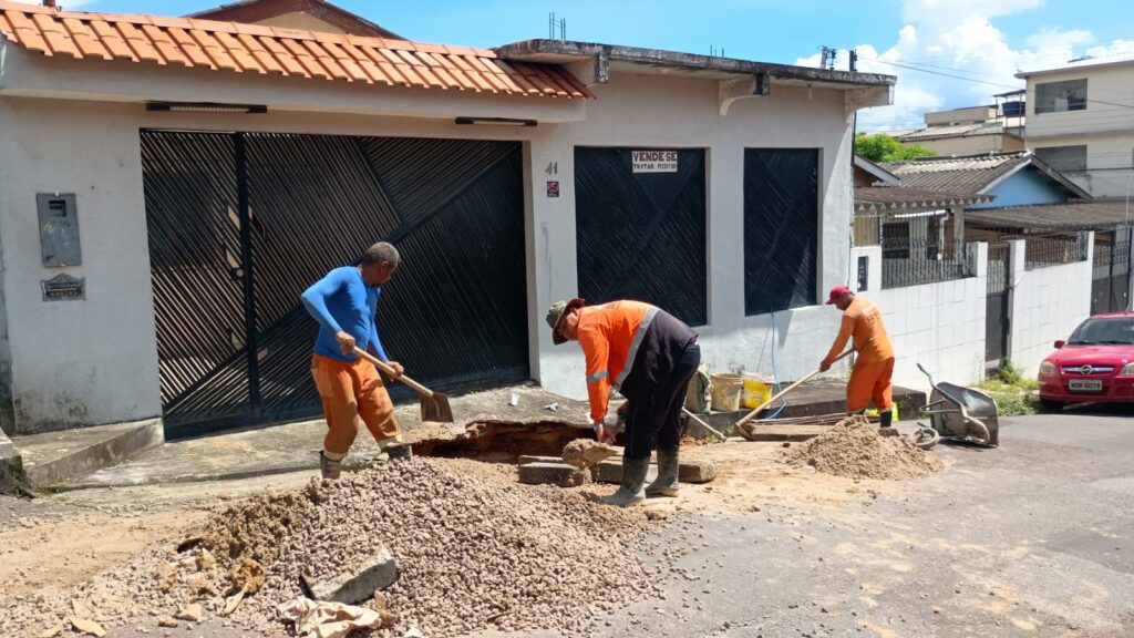 Prefeitura de Manaus realiza intervenção em rede de drenagem