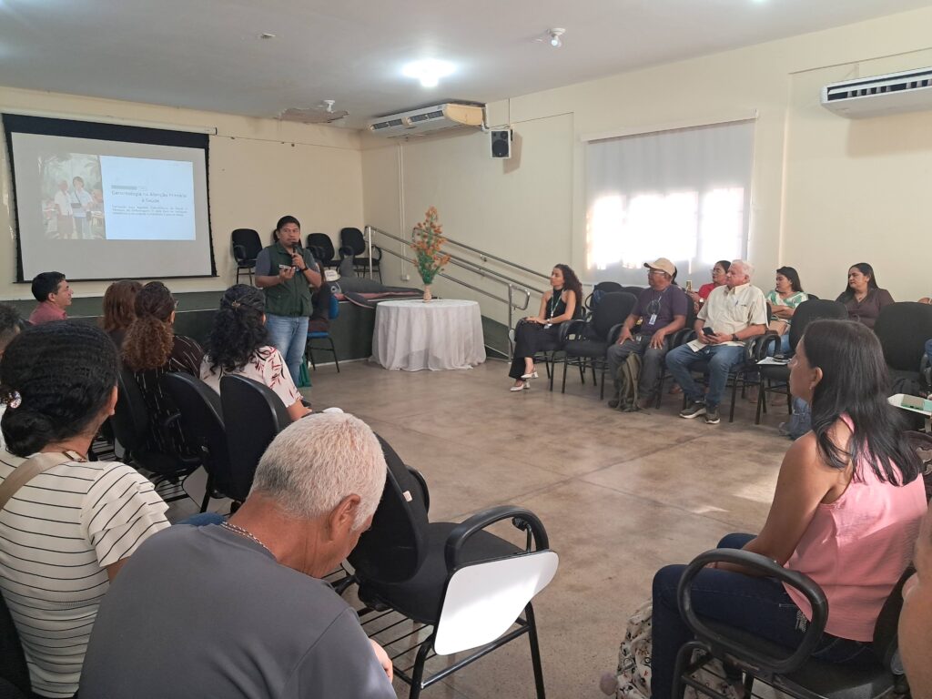 Atenção ao idoso ganha destaque em roda de conversa com profissionais de saúde da prefeitura na zona rural de Manaus Ação