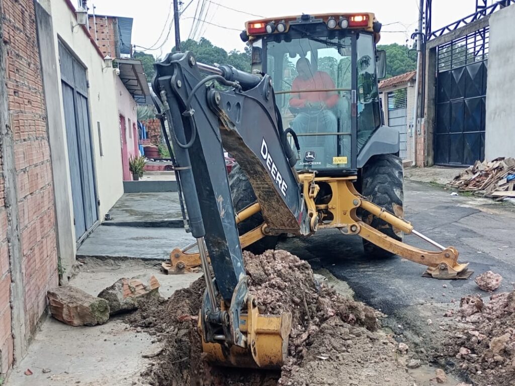 PMM recupera rede de drenagem no bairro Colônia Terra Nova PMM recupera rede de drenagem no bairro Colônia Terra Nova