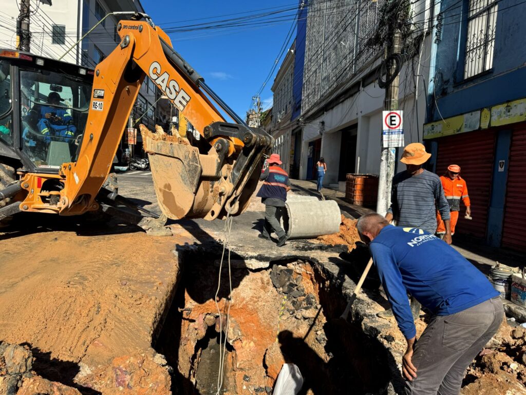 Prefeitura atua em pronta resposta com recuperação de drenagem Prefeitura atua em pronta resposta com recuperação de drenagem
