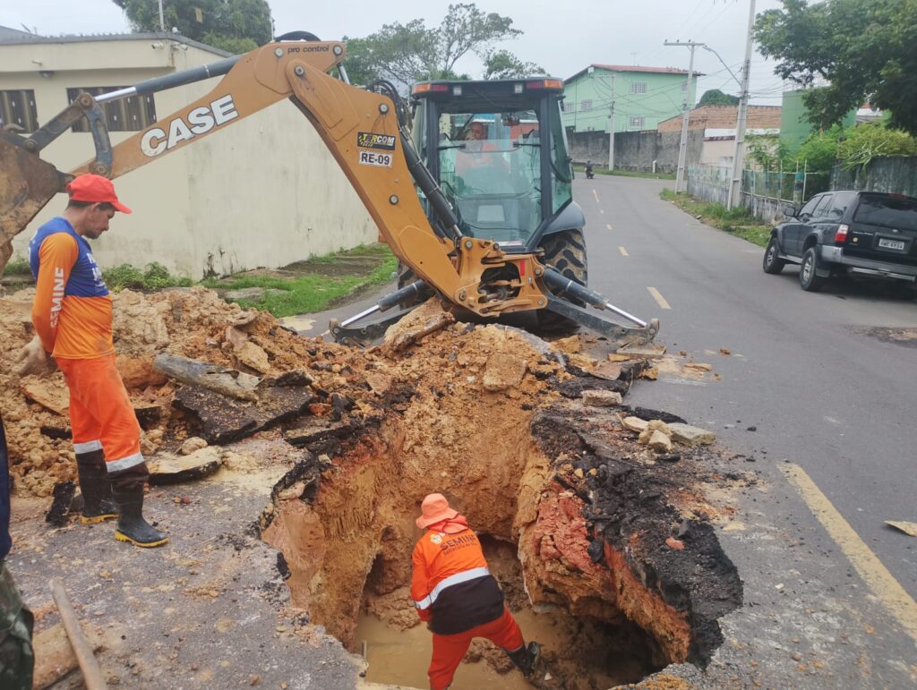 Prefeitura de Manaus reforça drenagem no bairro Planalto Prefeitura de Manaus reforça drenagem no bairro Planalto