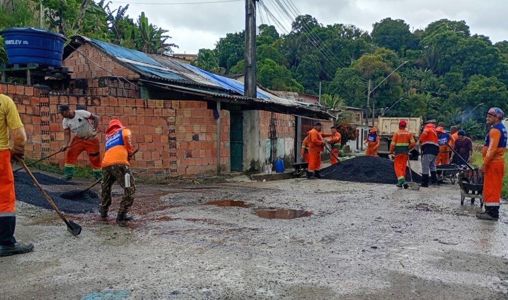 Prefeitura intensifica recuperação asfáltica no Colônia Antônio Aleixo Serviço