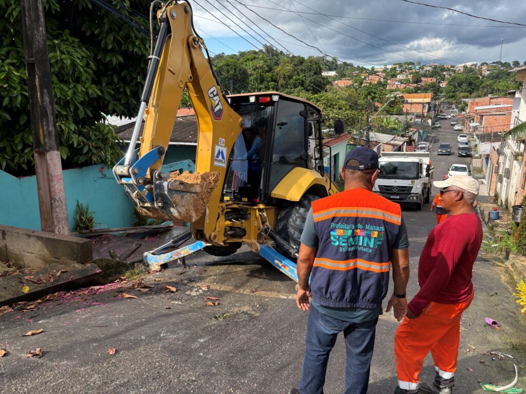 Prefeitura recupera rede de drenagem e reforça infraestrutura Prefeitura recupera rede de drenagem e reforça infraestrutura