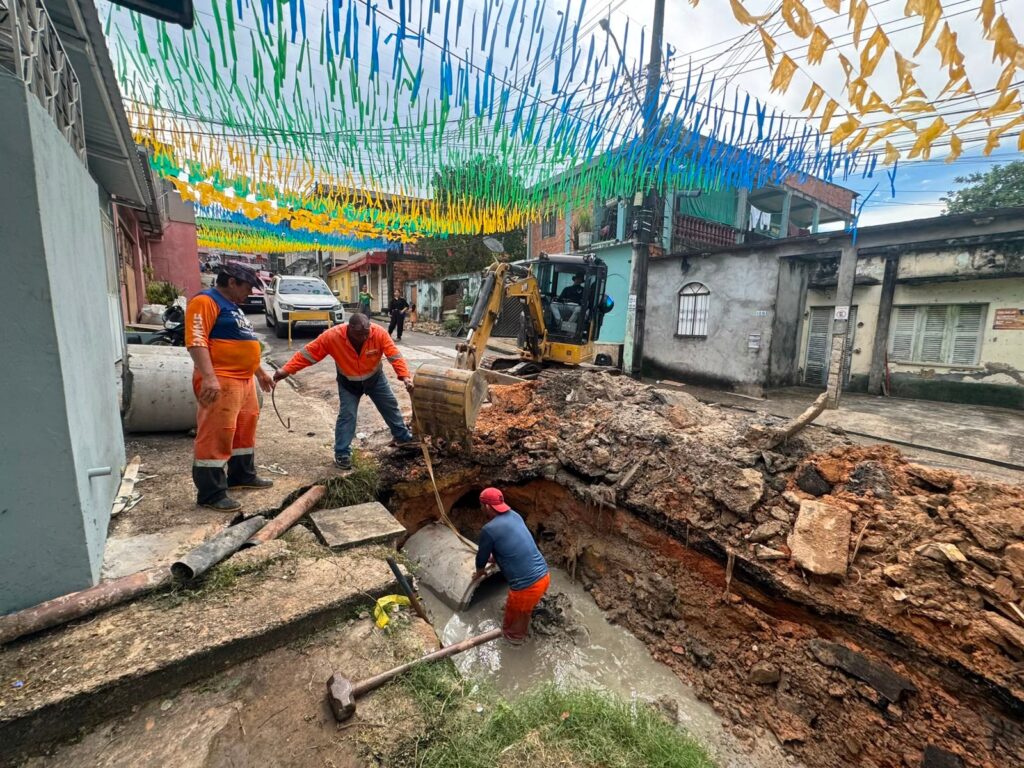 Prefeitura de Manaus desobstrui rede de drenagem no São Lázaro e reforça segurança da infraestrutura urbana