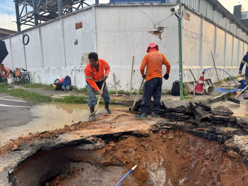 Prefeitura de Manaus realiza força-tarefa para recuperar rede de drenagem e garantir segurança no bairro Nossa Senhora das Graças