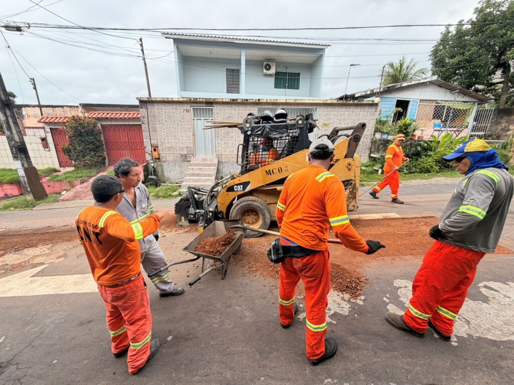 Prefeitura intensifica manutenção asfáltica no bairro Japiim