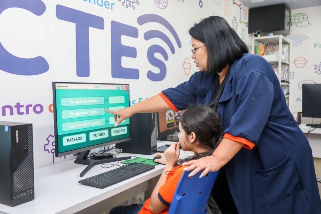 Centros de Tecnologias Educacionais beneficiam cerca de 80 mil estudantes Centros de Tecnologias Educacionais beneficiam cerca de 80 mil estudantes
