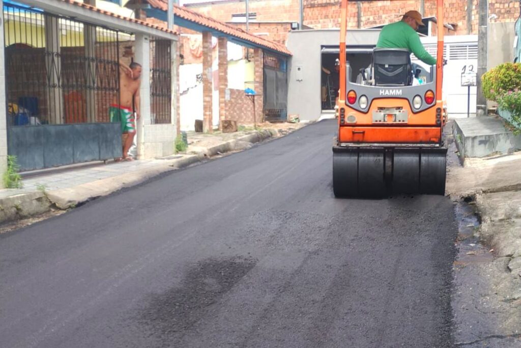Prefeitura avança com recapeamento no bairro Parque 10 Recuperação