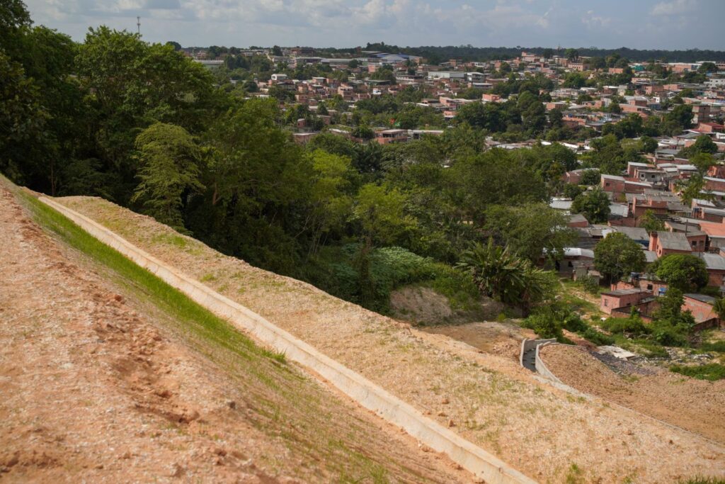 Prefeitura conclui contenção de erosão no conjunto Canaranas Prefeitura conclui contenção de erosão no conjunto Canaranas