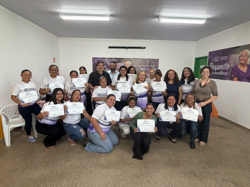 Prefeitura de Manaus conclui mais duas turmas do curso de Cuidador Comunitário de Pessoas Idosas Prefeitura de Manaus conclui mais duas turmas do curso de Cuidador Comunitário de Pessoas Idosas