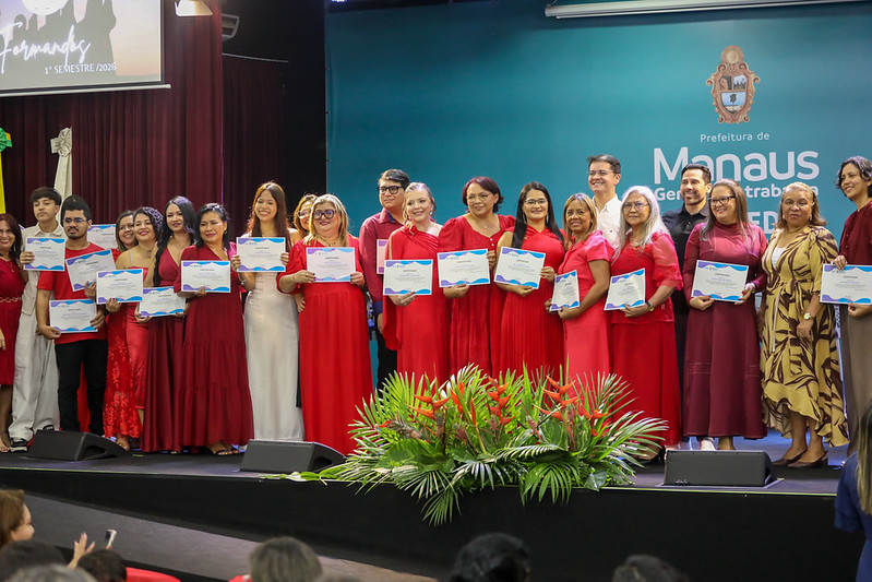 Prefeitura de Manaus forma 63 alunos em idiomas e Libras Prefeitura de Manaus forma 63 alunos em idiomas e Libras