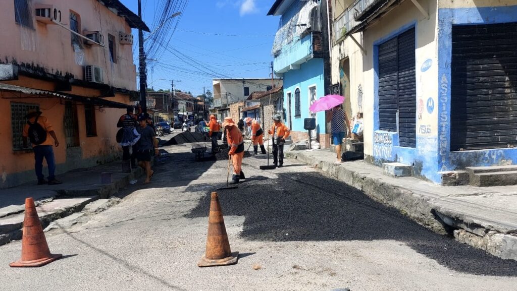 Prefeitura de Manaus fortalece mobilidade no bairro Tancredo Neves com recuperação asfáltica de importantes vias Prefeitura de Manaus fortalece mobilidade no bairro Tancredo Neves com recuperação asfáltica de importantes vias