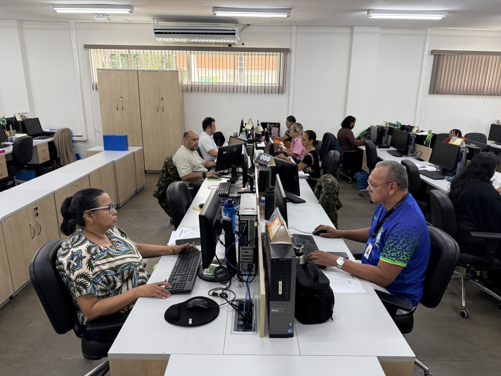Prefeitura de Manaus publica novo calendário de pagamento com antecipação do salário de servidores e estagiários Prefeitura de Manaus publica novo calendário de pagamento com antecipação do salário de servidores e estagiários