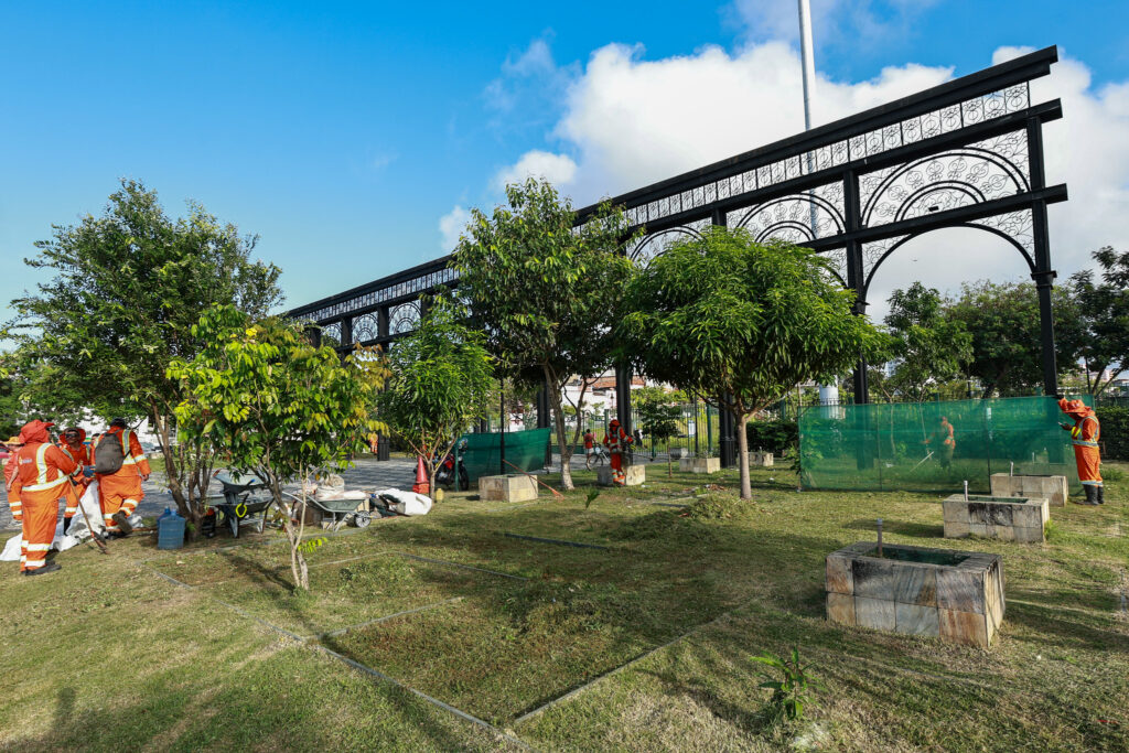 Prefeitura intensifica limpeza no parque Jefferson Péres Limpeza