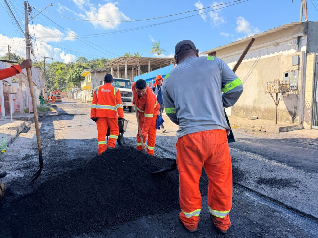 Prefeitura intensifica operação ‘Tapa-Buracos’ no bairro Flores Prefeitura intensifica operação ‘Tapa-Buracos’ no bairro Flores