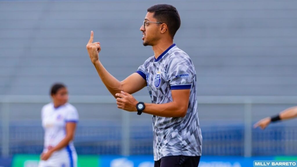 Técnico Carlos Daniel conquista primeira taça e avalia trabalho no São Raimundo: “Priorizamos a formação” Técnico Carlos Daniel conquista primeira taça e avalia trabalho no São Raimundo: “Priorizamos a formação”