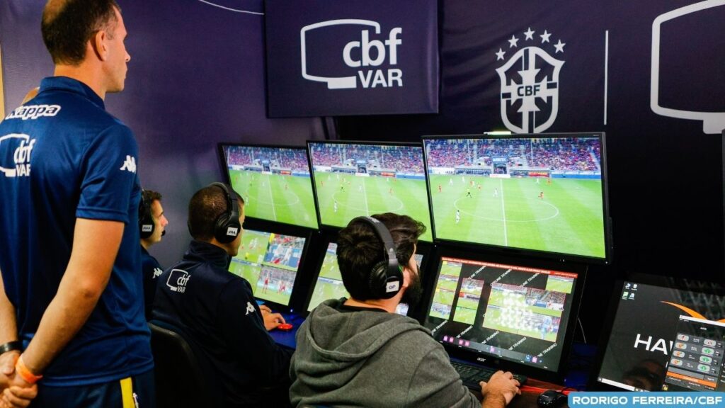 VAR estará presente em Nacional x Iguatu-CE; CBF define arbitragem paulista para duelo de ida das oitavas da Série D VAR estará presente em Nacional x Iguatu-CE; CBF define arbitragem paulista para duelo de ida das oitavas da Série D