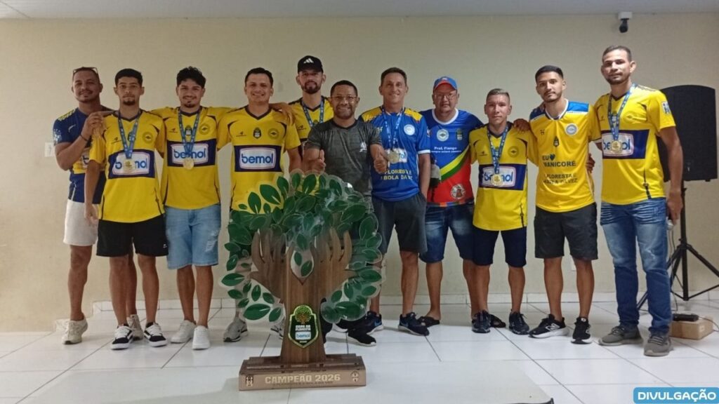 Campeã da Copa da Floresta Bemol 2026, Seleção de Manicoré leva troféu às escolas do município Campeã da Copa da Floresta Bemol 2026, Seleção de Manicoré leva troféu às escolas do município