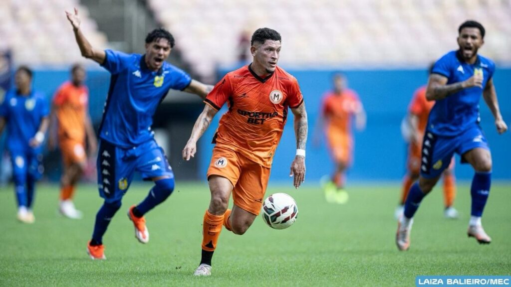 Clessione rescinde com o Manauara e Robô chega a 16 saídas após eliminação na Série D Clessione rescinde com o Manauara e Robô chega a 16 saídas após eliminação na Série D