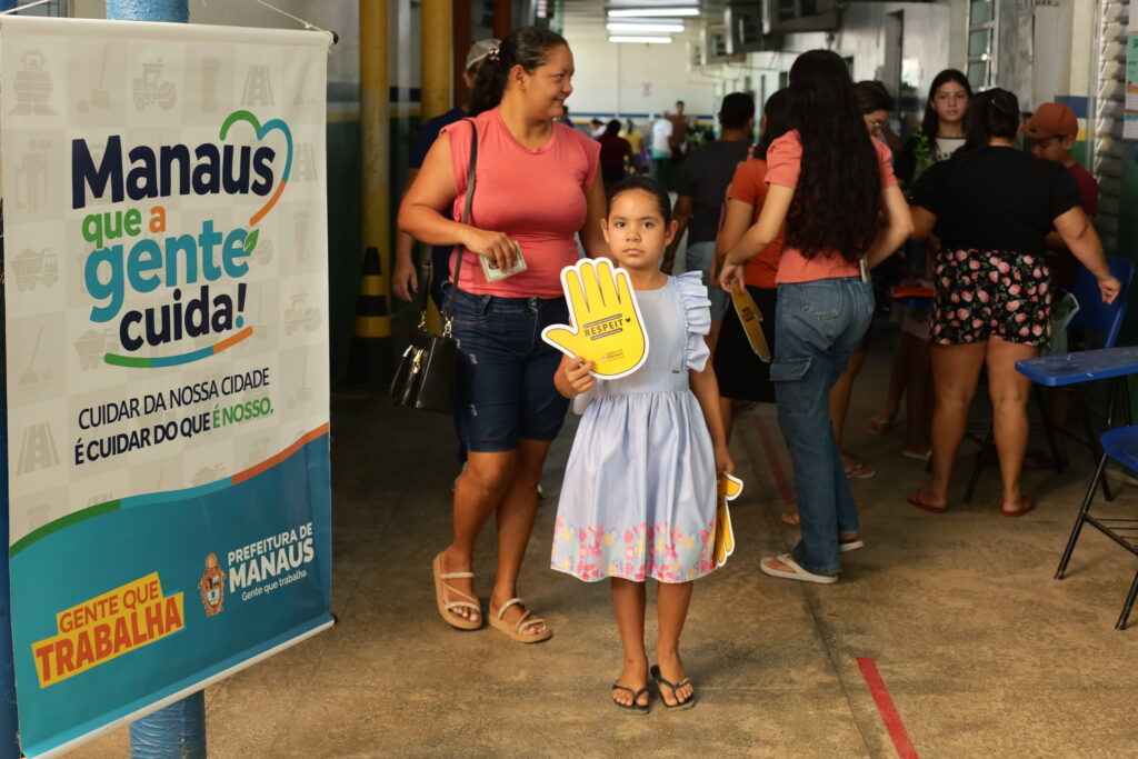 Força-tarefa da Prefeitura de Manaus leva serviços de infraestrutura e limpeza às comunidades do Parque Solimões, na zona Oeste Força-tarefa da Prefeitura de Manaus leva serviços de infraestrutura e limpeza às comunidades do Parque Solimões, na zona Oeste
