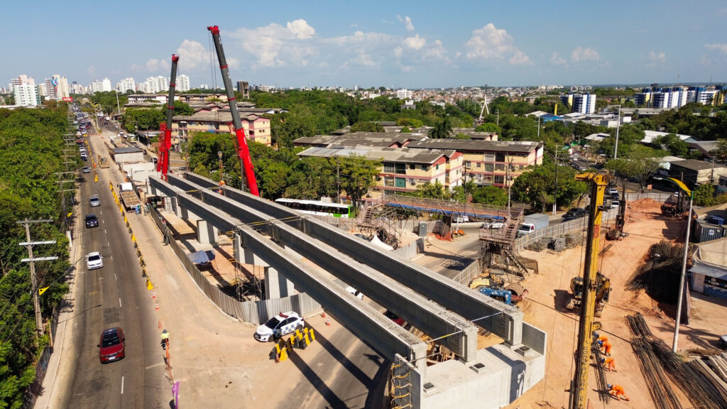 Prefeitura de Manaus avança com o içamento das vigas do Complexo Passarão