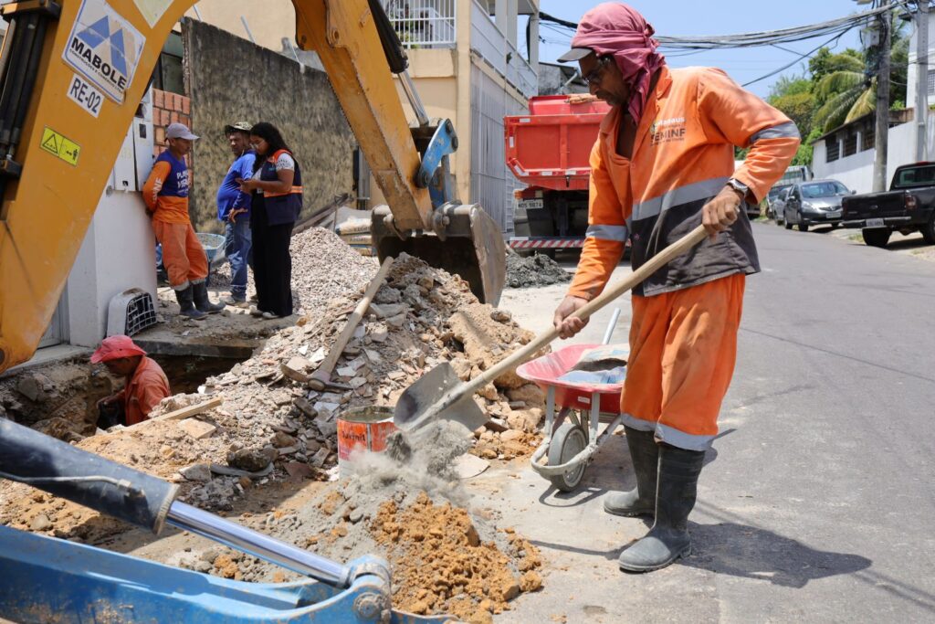 Prefeitura de Manaus avança na recuperação de galeria subterrânea e reforça drenagem no bairro Parque 10 de Novembro Prefeitura de Manaus avança na recuperação de galeria subterrânea e reforça drenagem no bairro Parque 10 de Novembro