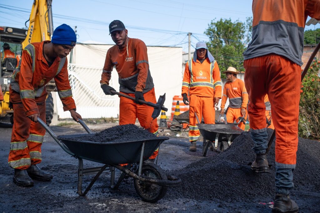 Prefeitura de Manaus recupera via na Cidade de Deus