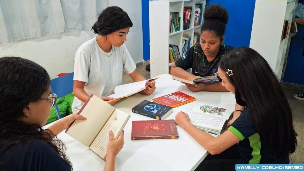 Prefeitura mobiliza 518 unidades de ensino de Manaus no ‘Dia da Motivação da Leitura’ Prefeitura mobiliza 518 unidades de ensino de Manaus no 'Dia da Motivação da Leitura'