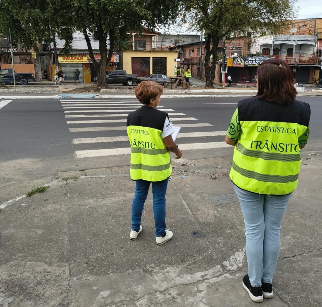 Prefeitura realiza pesquisa para avaliar implantação de semáforo próximo à creche na zona Leste