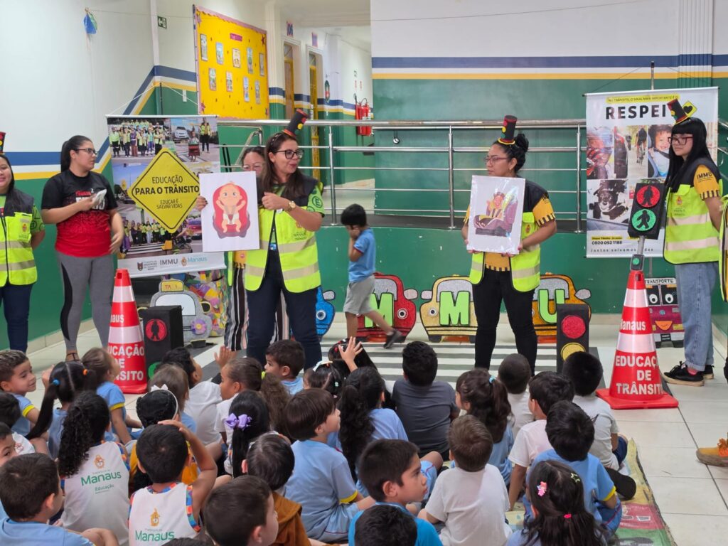 Alunos da educação infantil aprendem sobre segurança no trânsito Alunos da educação infantil aprendem sobre segurança no trânsito
