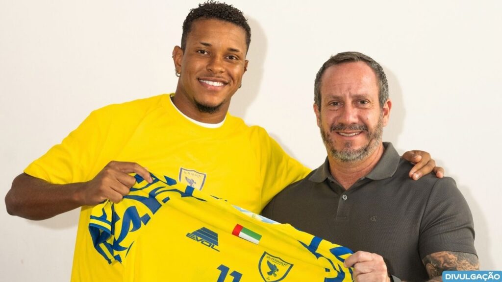 Após deixar o Nacional, Ryan Luka é oficializado em clube de Dubai para jogar ao lado de Balotelli e Douglas Costa Após deixar o Nacional, Ryan Luka é oficializado em clube de Dubai para jogar ao lado de Balotelli e Douglas Costa