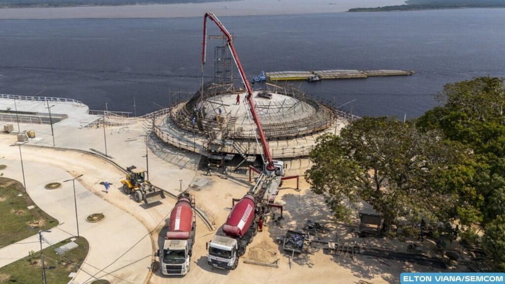 Obra de Oscar Niemeyer avança com início de concretagem de estruturas que simbolizam os rios Negro e Solimões Obra de Oscar Niemeyer avança com início de concretagem de estruturas que simbolizam os rios Negro e Solimões