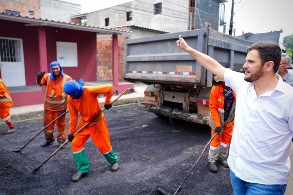 Prefeito Renato Junior avança com 48 frentes de obras pela capital Prefeito Renato Junior avança com 48 frentes de obras pela capital