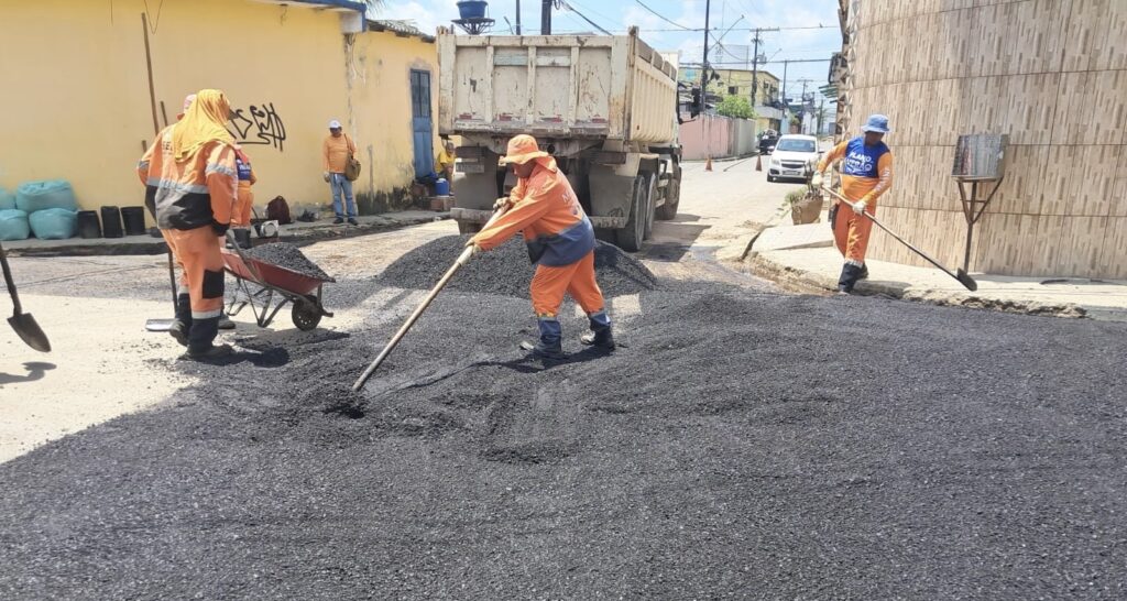 Prefeitura de Manaus avança com recuperação asfáltica no bairro Nova Cidade Prefeitura de Manaus avança com recuperação asfáltica no bairro Nova Cidade