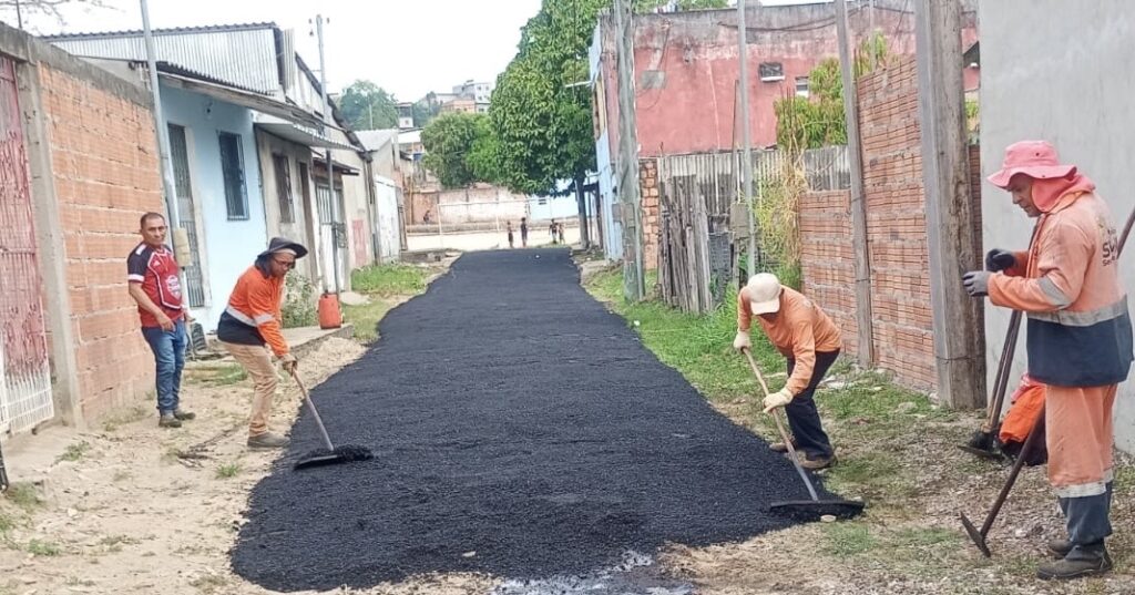 Prefeitura de Manaus leva asfalto para a travessa Santo Antônio e transforma acesso no bairro Tarumã