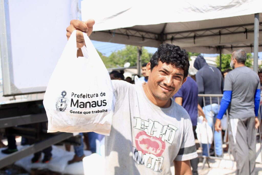 Prefeitura entrega 35 mil peixes nas zonas Norte e Oeste