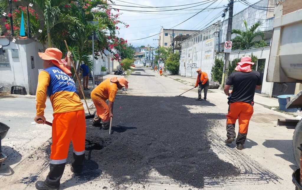Prefeitura de Manaus conclui recuperação asfáltica da rua Virgínia Wolf, no Parque 10 de Novembro