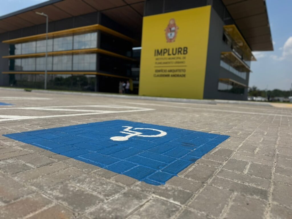 Prefeitura de Manaus reforça respeito às vagas reservadas para pessoas com deficiência e idosos na nova sede do Implurb Prefeitura de Manaus reforça respeito às vagas reservadas para pessoas com deficiência e idosos na nova sede do Implurb