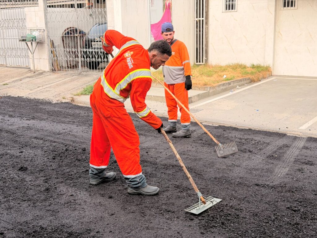 Prefeitura de Manaus transforma condições de tráfego com recapeamento na rua 3, no bairro Cidade Nova Prefeitura de Manaus transforma condições de tráfego com recapeamento na rua 3, no bairro Cidade Nova