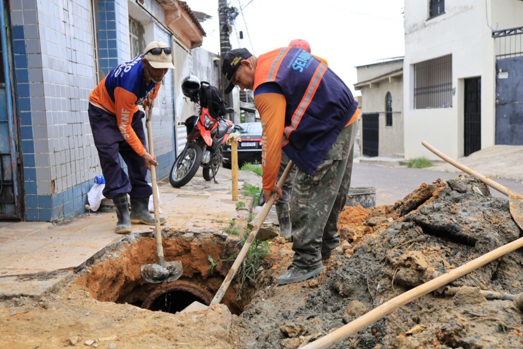 Prefeitura recupera rede de drenagem no bairro Redenção