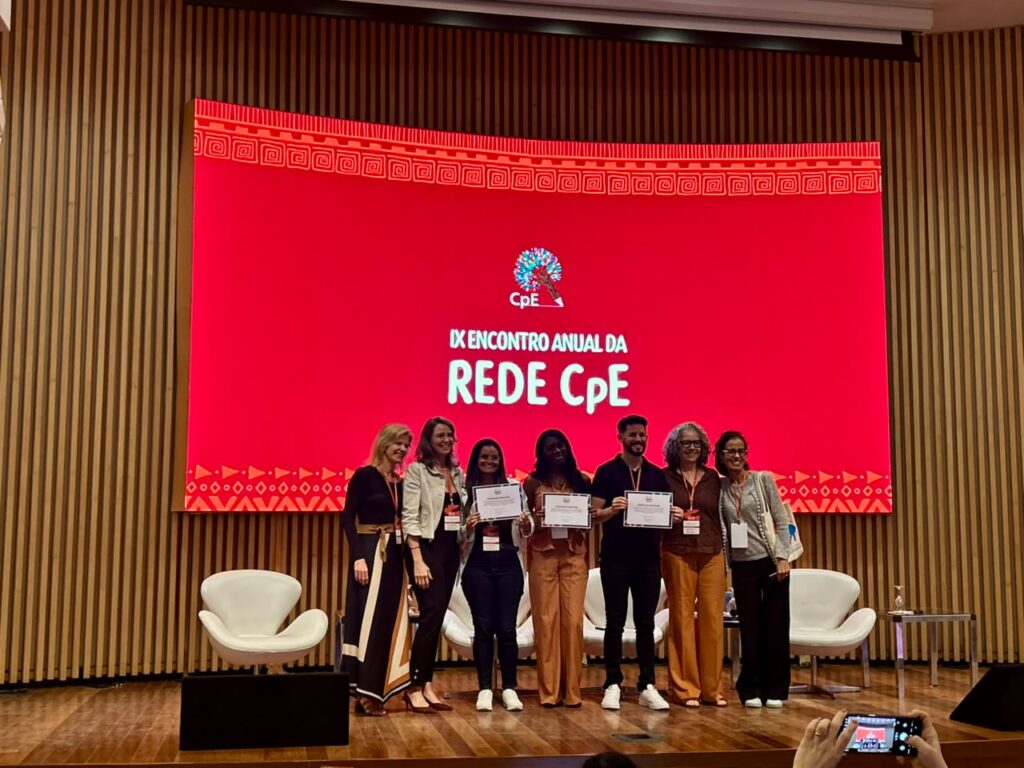 Professora da Prefeitura de Manaus recebe prêmio nacional Professora da Prefeitura de Manaus recebe prêmio nacional