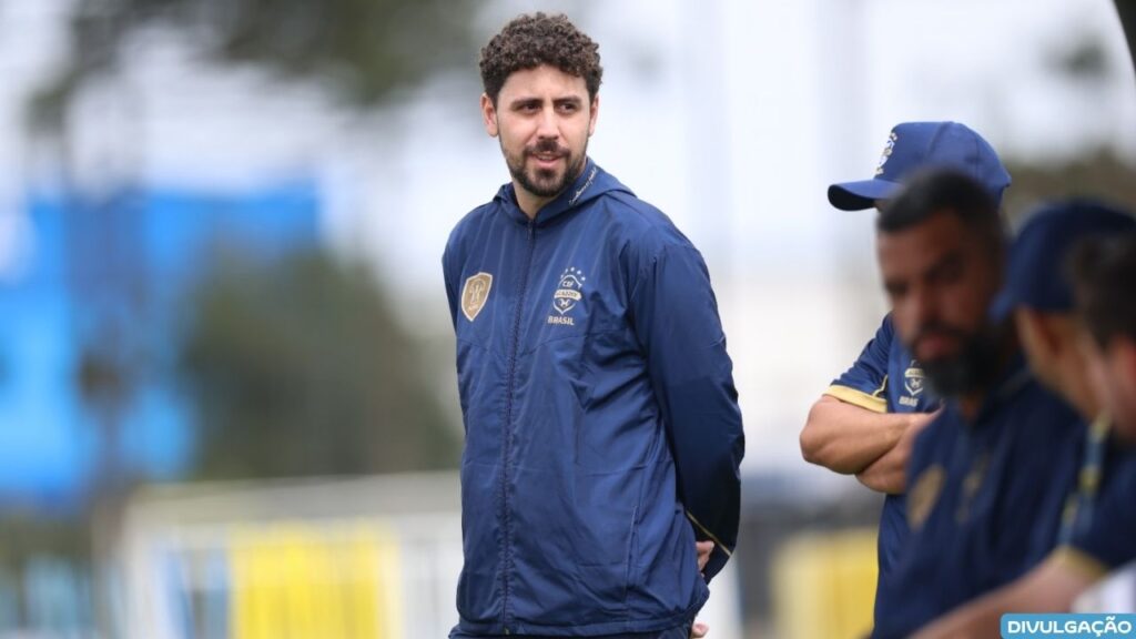 Técnico do Manaus FC, João Victor conclui Licença A da CBF Academy