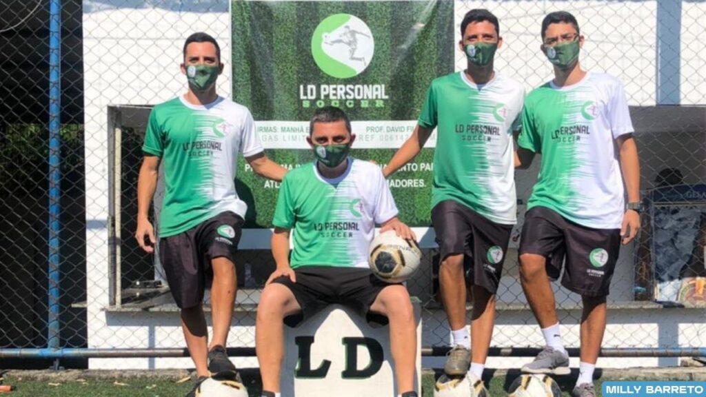 “Trabalhamos com sonhos”: Pai e filhos unidos pela Educação Física celebram o Dia dos Professores em gramados de Manaus "Trabalhamos com sonhos": Pai e filhos unidos pela Educação Física celebram o Dia dos Professores em gramados de Manaus